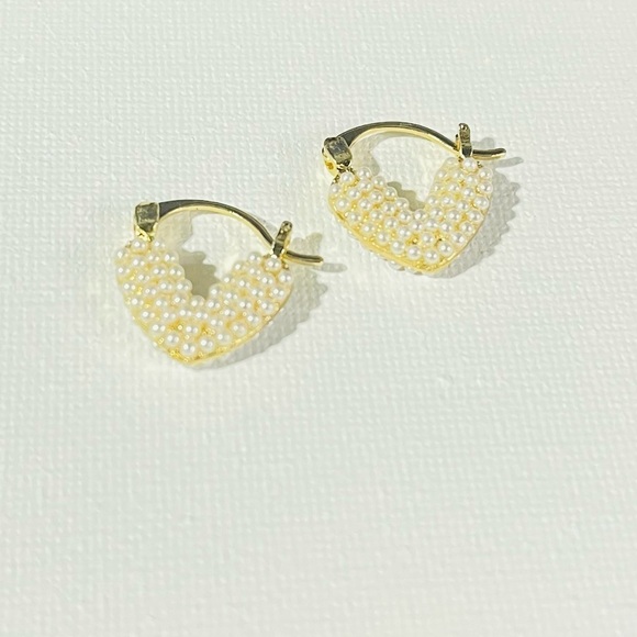 Heart pearl hoop earrings - Picture 3 of 3